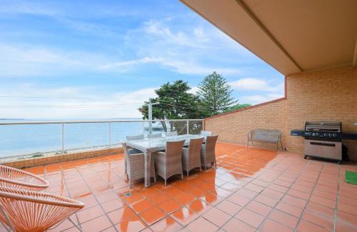 Cowes House | Beachfront Bliss - shared indoor pool & spa