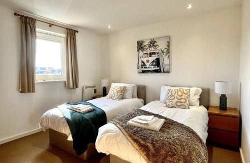 Llanelli Apartment | Beachfront Bliss with Spectacular Views