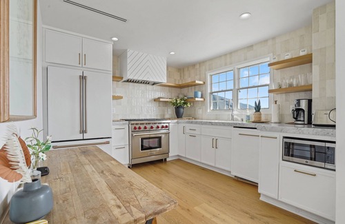 Peninsula House | Beachfront Bliss: Your Ideal Home by the Waves