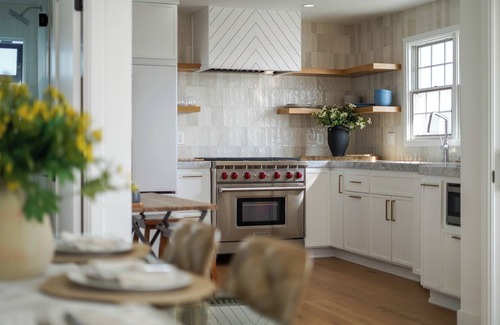 Peninsula House | Beachfront Bliss: Your Ideal Home by the Waves
