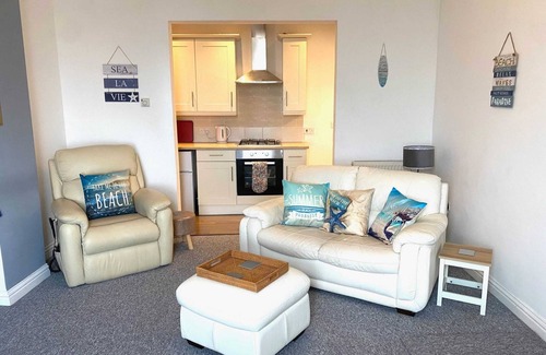 Hythe Apartment | Beachfront Bolthole With Seaview in Idyllic Hythe
