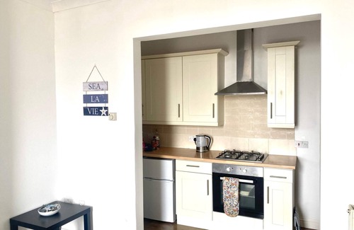 Hythe Apartment | Beachfront Bolthole With Seaview in Idyllic Hythe