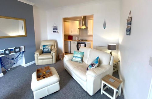Hythe Apartment | Beachfront Bolthole With Seaview in Idyllic Hythe