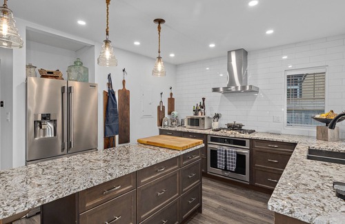 North End House | Beachfront Bungalow DT Kelowna