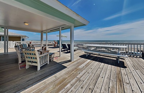 Bermuda Beach House | Beachfront Bungalow | Pet Friendly + Beachfront!