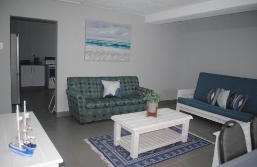 Amanzimtoti Apartment | Beachfront Bungalow