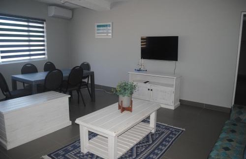 Amanzimtoti Apartment | Beachfront Bungalow