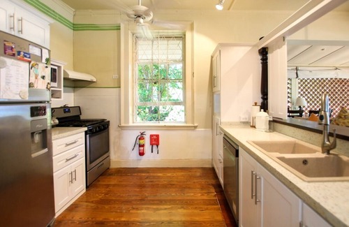 Mullins House | Beachfront Classic 3-bed House - Whitecaps by BSL Rentals