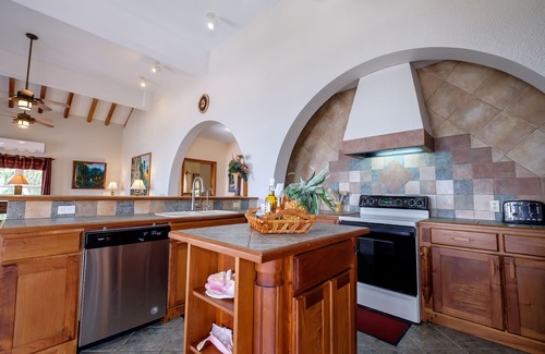 San Pedro House | Beachfront. Close to Secret Beach. Kayaks. Bikes. Pool. Paddleboards. 5BDR