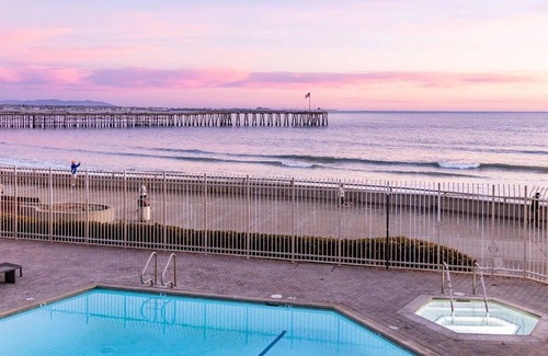 Ventura Condo | Beachfront Condo in the heart of Ventura AND 2 min walk to Main street!