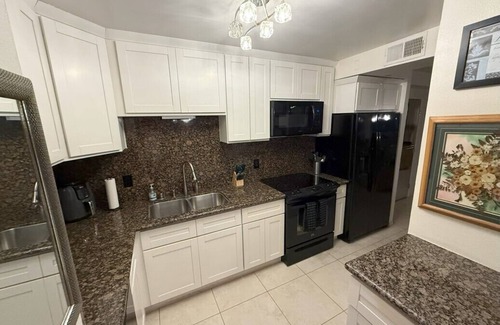 Coronado Condo | Beachfront Coronado Shores Condo adjacent Hotel Del Coronado