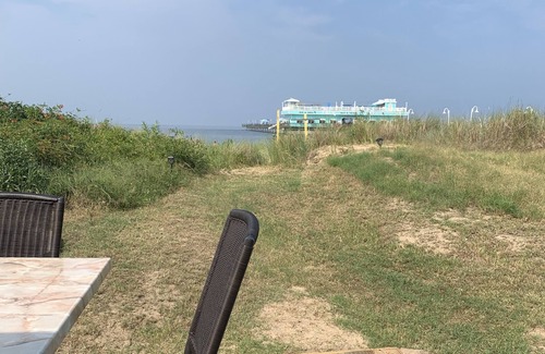 Willoughby Spit Cottage | Beachfront Cottage Best Location In Ocean View! 2 Bedroom Cottage by RedAwning