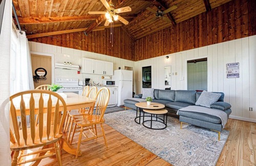 Magnetawan Cabin | Beachfront Cottage #2- Maijac Resort & Marina