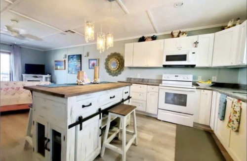 Lakeview  Jefferson County Cottage | Beachfront Cottage