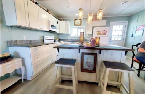 Lakeview  Jefferson County Cottage | Beachfront Cottage