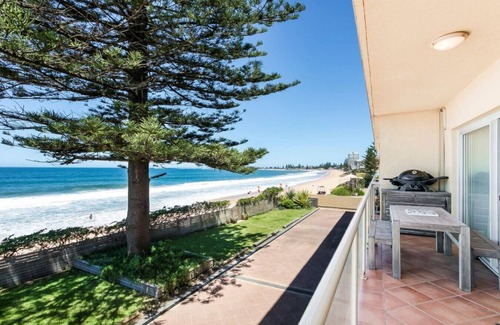 Narrabeen Apartment | Beachfront Dream - Direct Beachfront