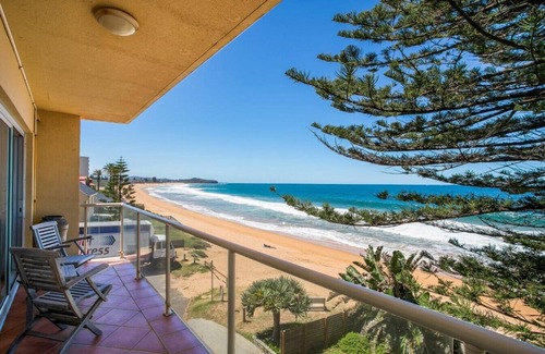 Narrabeen Apartment | Beachfront Dream - Direct Beachfront