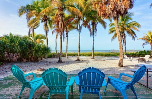 Mid Island House | Beachfront Dunes, Sleeps 8, 3 Bedrooms plus Den, Gulf Front, Pet Friendly