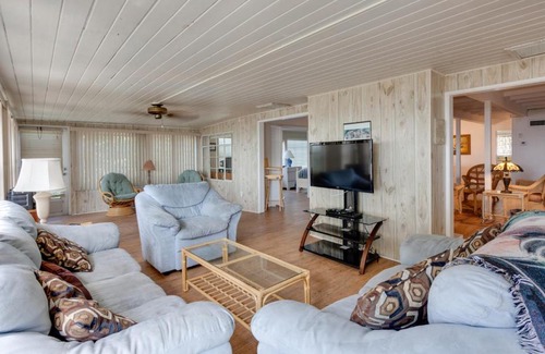 Mid Island House | Beachfront Dunes, Sleeps 8, 3 Bedrooms plus Den, Gulf Front, Pet Friendly