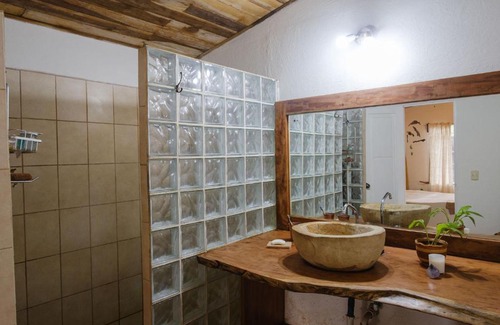 Garza House | Beachfront Eco Private Cabina