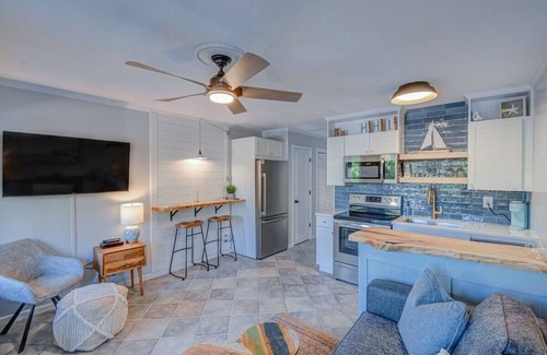 Hilton Head Island Condo | Beachfront Escape w Balcony+Pool