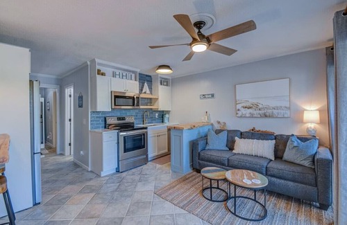 Hilton Head Island Condo | Beachfront Escape w Balcony+Pool