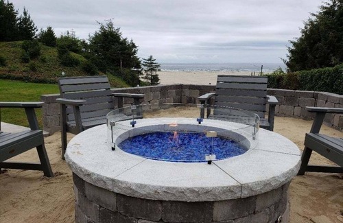 Newport Hotel | Beachfront Escape Along North Coast Highway 101 | Ideal for Family Stay