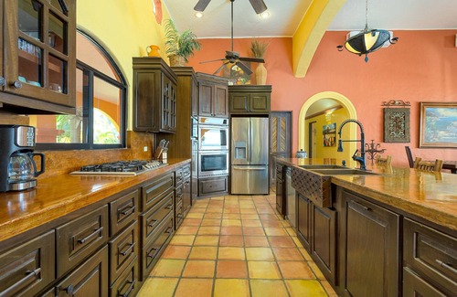 Los Barriles House | Beachfront Estate Sleeps 12! Walk everywhere in Los Barriles with pool & spa