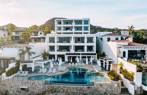Buzzards Condo | Beachfront Flats 3bd Residence