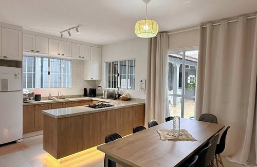 Centro House | Beachfront/foot-in-the-sand house on Indaiá beach for up to 18 people