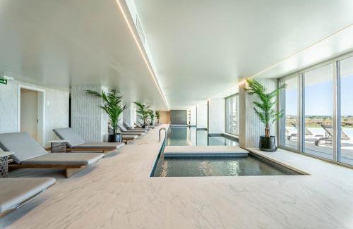 Armacao de Pera Apartment | Beachfront Garden & SPA - indoor and outdoor pool