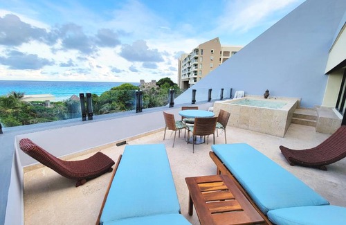 Zona Hotelera Apartment | Beachfront Getaway Condo
