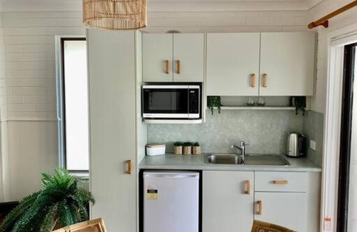 Warilla Apartment | Beachfront Guest Suite - Surfers Choice!