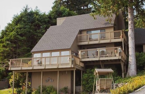Lummi Island House | Beachfront Home/Panoramic Views