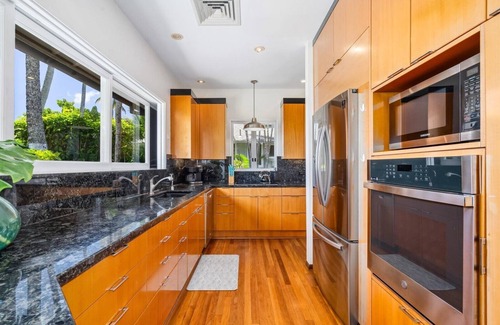 Hawaii Loa Ridge House | Beachfront Home short drive to Waikiki - Available for Spring 2025!