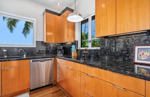 Hawaii Loa Ridge House | Beachfront Home short drive to Waikiki - Available for Spring 2025!