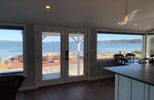 Camano Island House | Beachfront home with kayaks, SUP, firepit, great deck, AC and more!