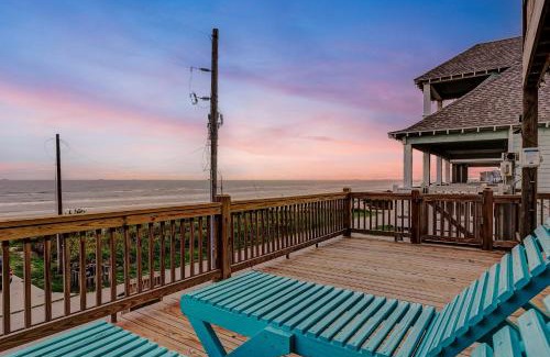 Crystal Beach House | Beachfront - Hot Tub - BBQ - 14 Guests