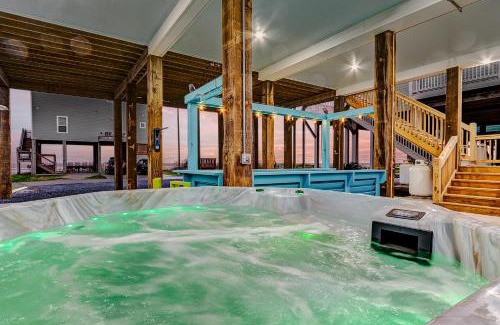 Crystal Beach House | Beachfront - Hot Tub - BBQ - 14 Guests