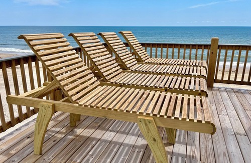 Port Bolivar House | BEACHFRONT-HOTTUB- 5br-4ba, amazing deck, grill & chill, hoops, kids’ loft, pets