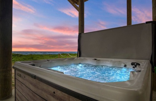 Port Bolivar House | BEACHFRONT-HOTTUB- 5br-4ba, amazing deck, grill & chill, hoops, kids’ loft, pets