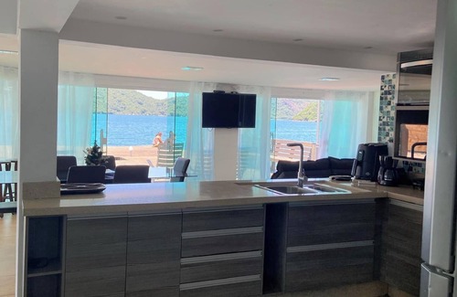 Costa Verde House | Beachfront House in Mangaratiba