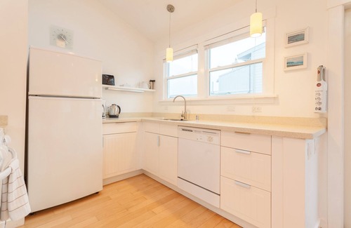 Sharp Park House | Beachfront House near SF w/Parking (5)