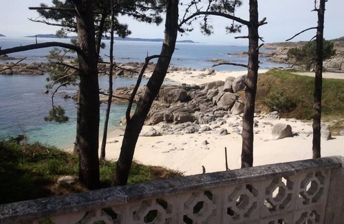 Bueu House | Beachfront house, very special location.