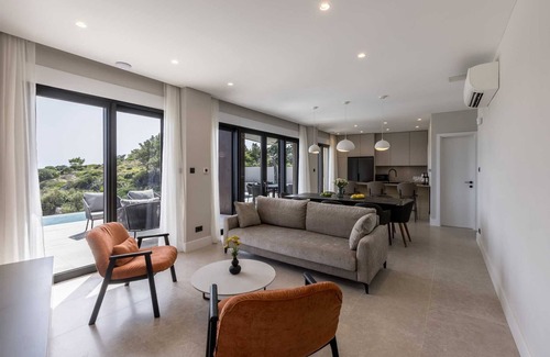 Potomje Villa | Beachfront Villa Riviera with heated Pool, Sauna & Fitness
