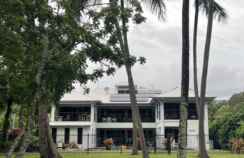 Kewarra Beach House | Beachfront huge resort-style for 16 just Renovated heated pool Palm Cove area