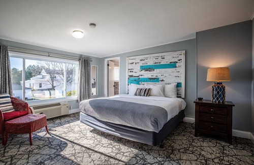 Baileys Harbor Hotel | Beachfront Inn