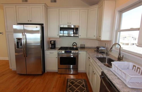 Townsend's Inlet Condo | Beachfront Laricks Exclusive