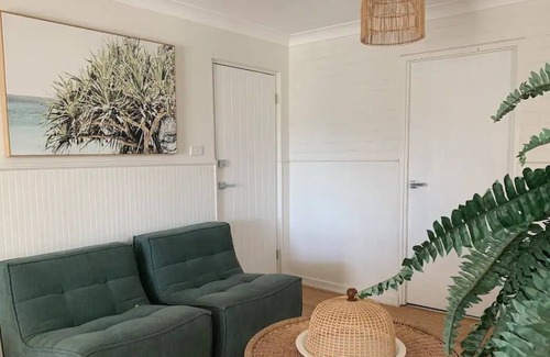 Warilla Apartment | Beachfront + Late checkout + Sauna package available!