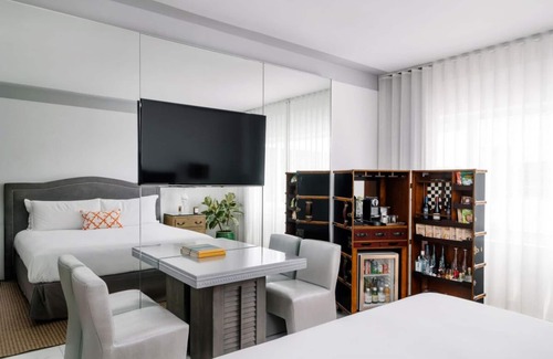 City Center Resort | Beachfront Location! 2 Comfortable Units, Outdoor Pool, Pets are Welcome!